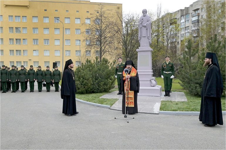 На территории Военной академии связи в Петербурге освятили памятник преподобному Сергию Радонежскому