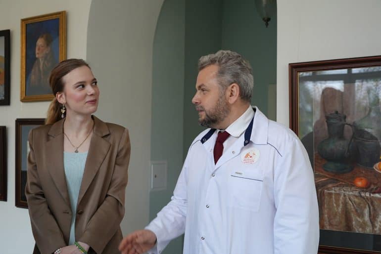 В больнице святителя Алексия открылась выставка картин Сергея Андрияки и его трех дочерей