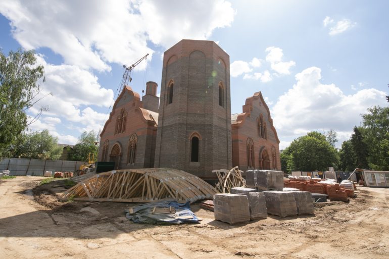 Новый храм на месте сожженных польскими интервентами села и церкви достроят в 2025 году