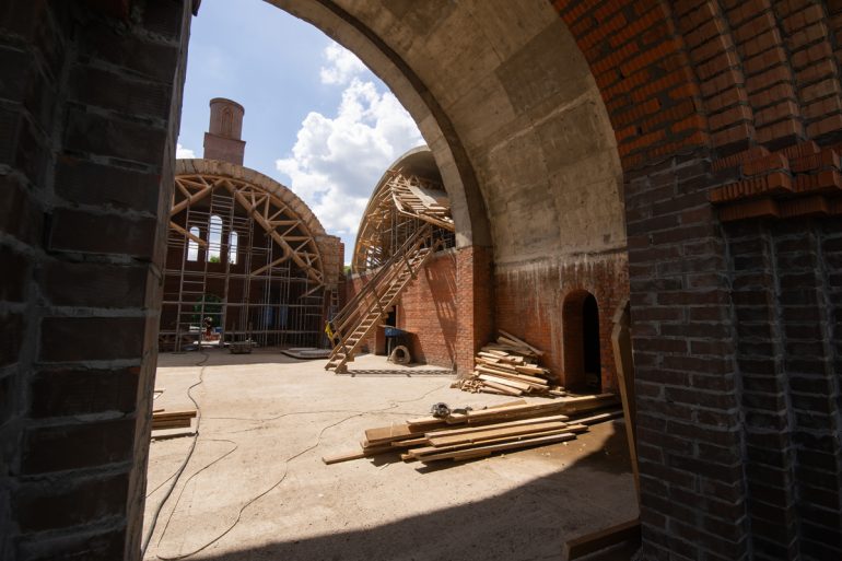 Новый храм на месте сожженных польскими интервентами села и церкви достроят в 2025 году