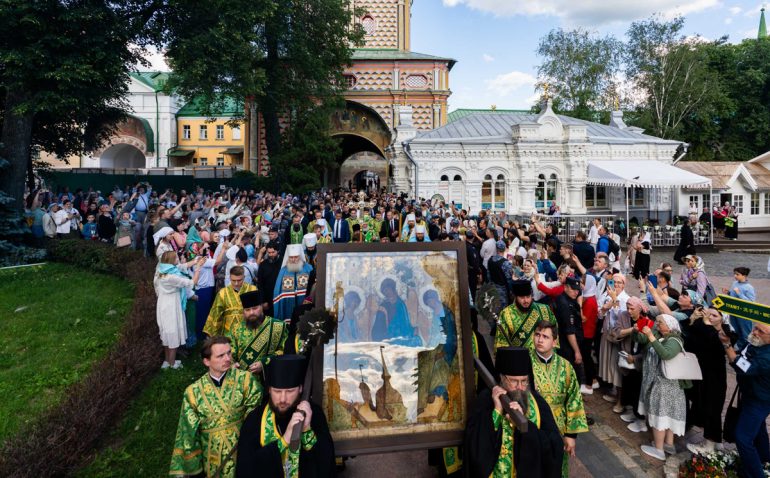Икона преподобного Андрея Рублева «Троица» возвращена в Троице-Сергиеву лавру