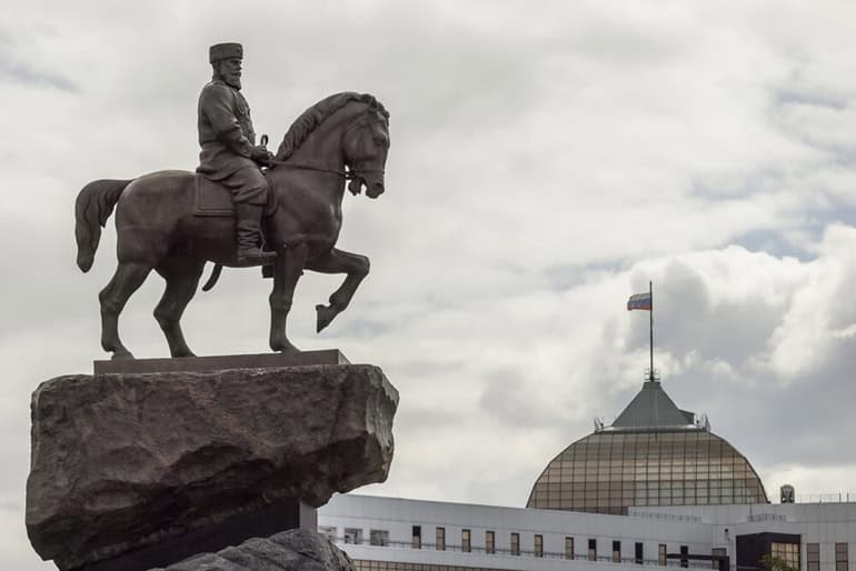 В Кемерове открыли памятник императору Александру III в благодарность за его решение построить Транссиб