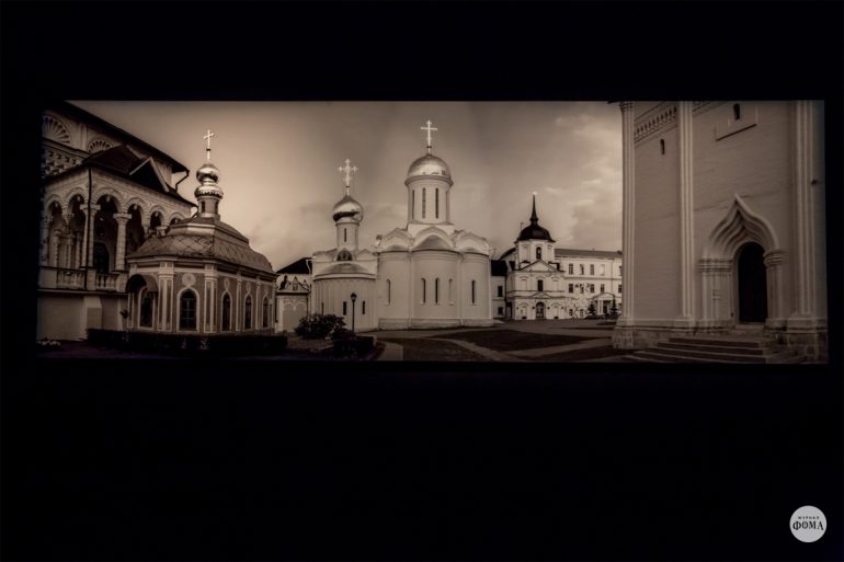 В Новой Третьяковке можно увидеть русские монастыри, которые граничат с небом