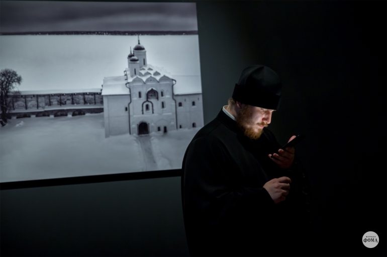 В Новой Третьяковке можно увидеть русские монастыри, которые граничат с небом