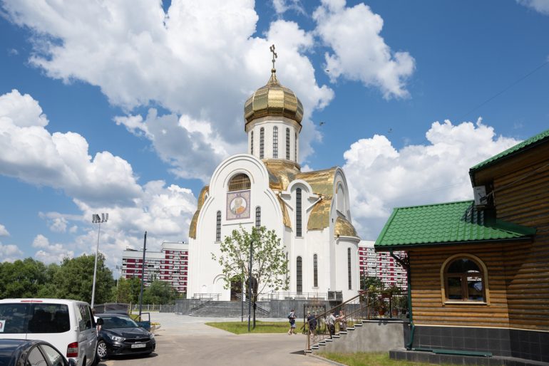 В Крылатском, на месте, где до «перестройки» хотели построить гостиницу, возвели уникальный храм