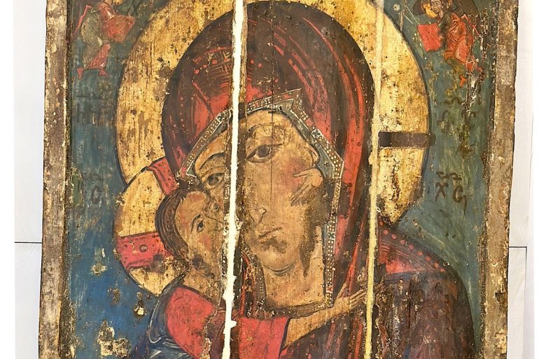 До 21 августа в Спасо-Преображенском соборе Твери можно помолиться у чудотворного образа Богородицы XIII века – древнейшей иконы Верхневолжья