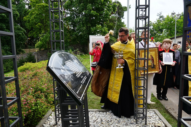 На месте разрушенного собора в Сестрорецке открыли мемориал священномученику
