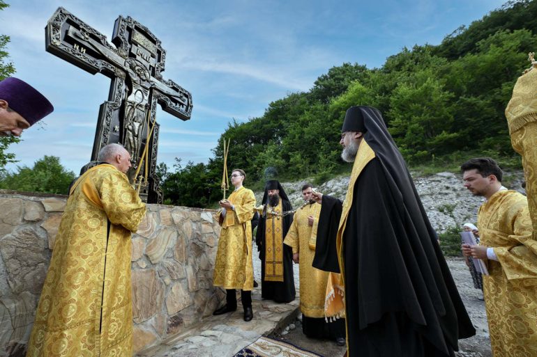 В горах Сочи освятили сквер в честь всех православных подвижников Кавказа
