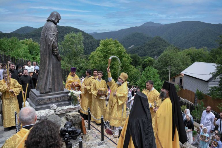 В горах Сочи освятили сквер в честь всех православных подвижников Кавказа