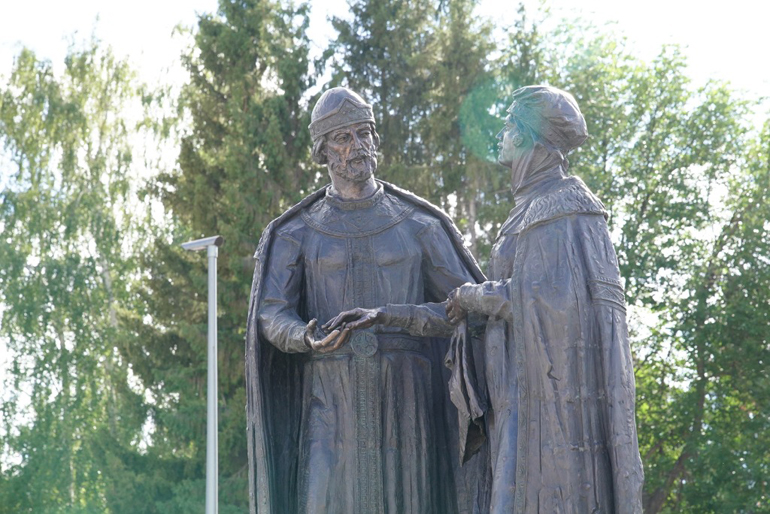 В Бирске открыли памятник святым Петру и Февронии Муромским