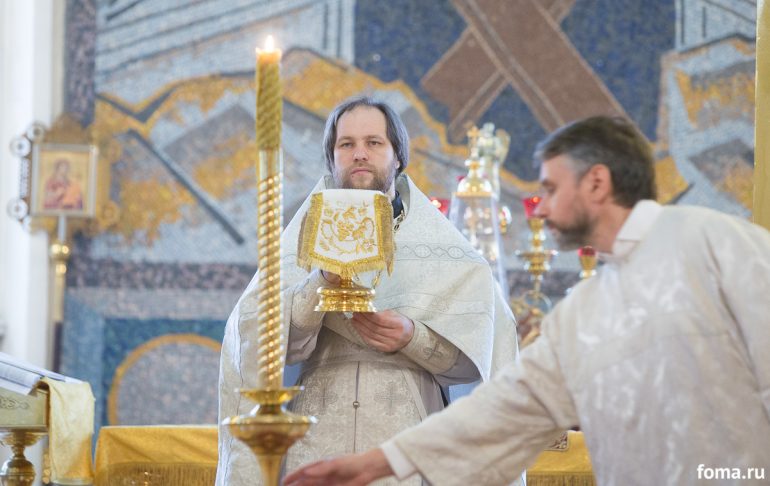 Светильники в храме