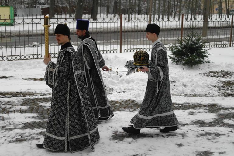 Светильники в храме