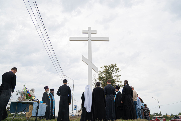 На въезде в Тверь со стороны Москвы освятили новый поклонный крест