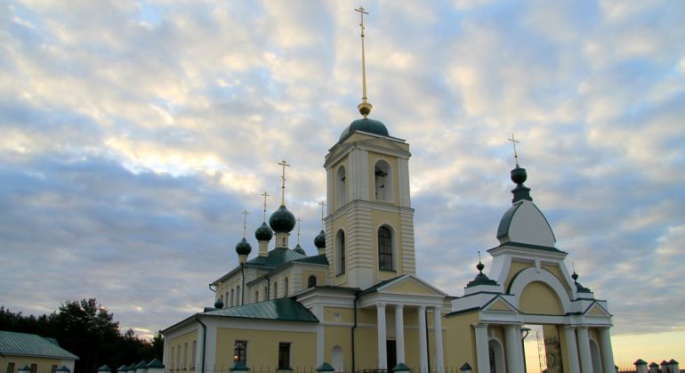 В храме на берегу Рыбинского водохранилища совершили первую за 80 лет Литургию