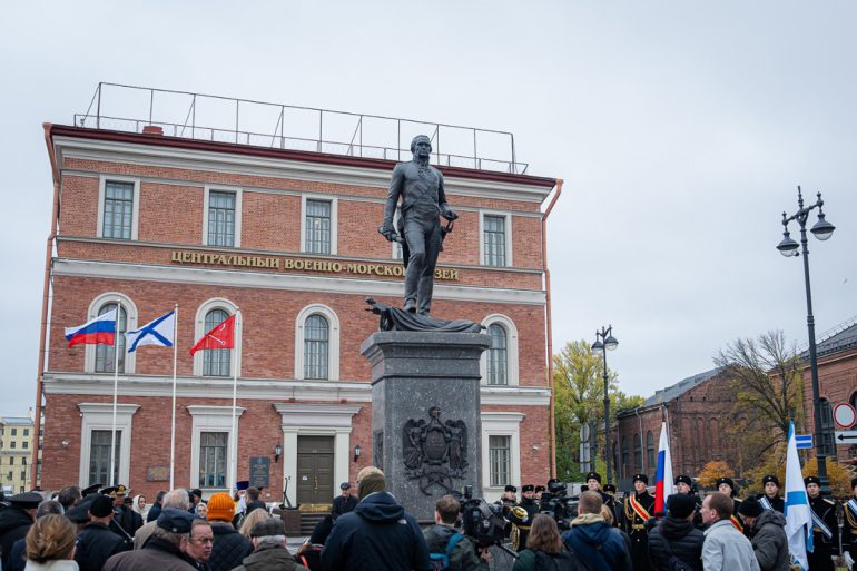 113 лет ожидания завершились: в Петербурге освятили долгожданный памятник святому адмиралу Феодору Ушакову