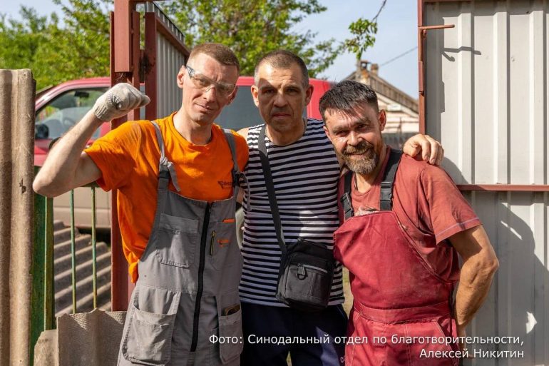 Помочь пережить зиму в тепле: срочно требуются волонтеры для восстановления домов пожилых жителей Авдеевки