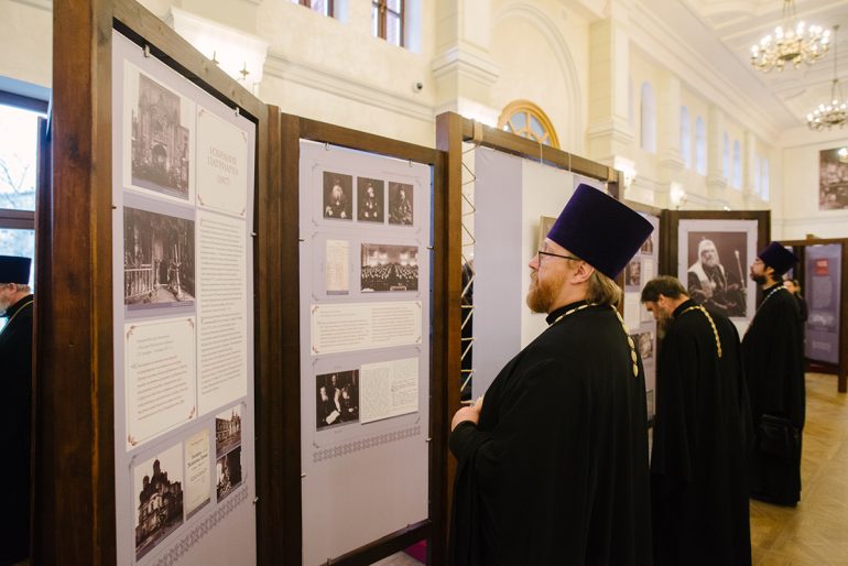 К 100-летию преставления святого патриарха Тихона в ПСТГУ открыли выставку «Кто ны разлучит от любве Божия»