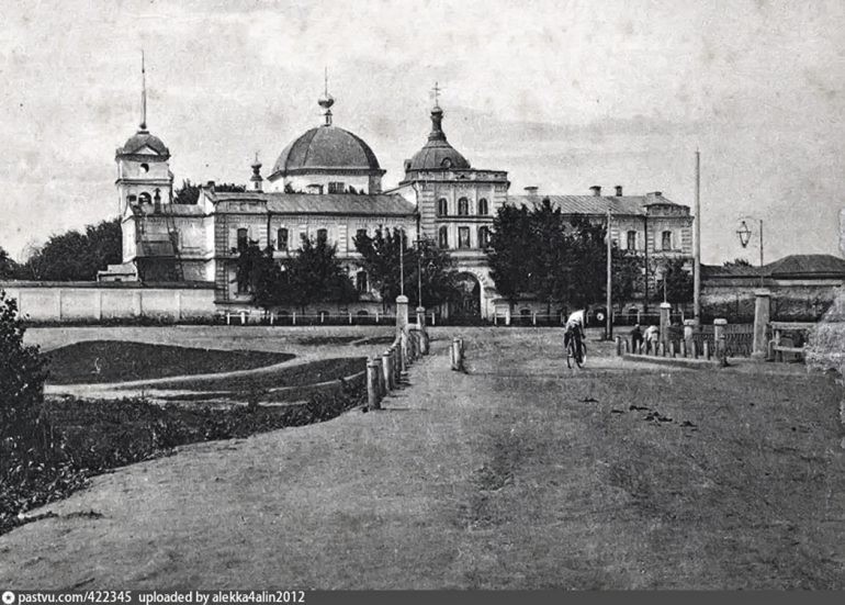 «Пряничный» собор в «городе монастырей»