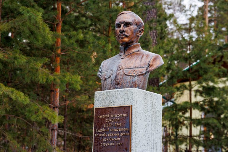 В монастыре на Ганиной яме открыли памятник следователю по делу об убийстве Царской семьи Николаю Соколову