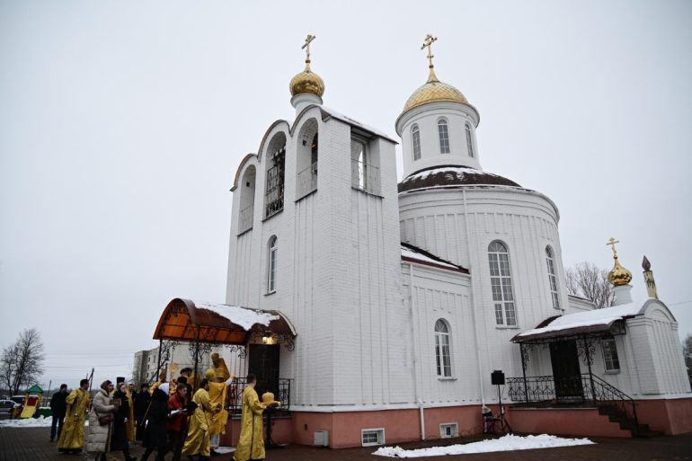 В деревне Рыбки восстановили и освятили храм в память о защитниках Смоленщины