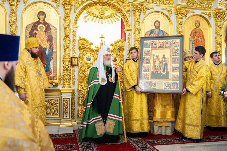 В столичном районе Митино патриарх Кирилл освятил один из самых больших храмов «Программы 200»