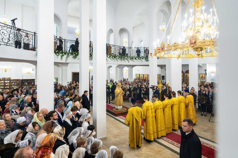 Патриарх Кирилл освятил храм Воскресения Словущего в Марьинском парке Москвы