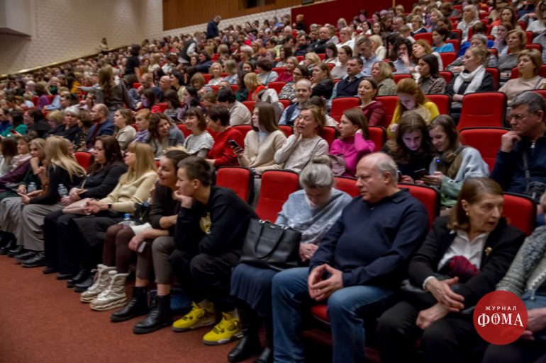 Теплые встречи продолжаются: журнал «Фома» снова собрал друзей на Рождественском вечере!