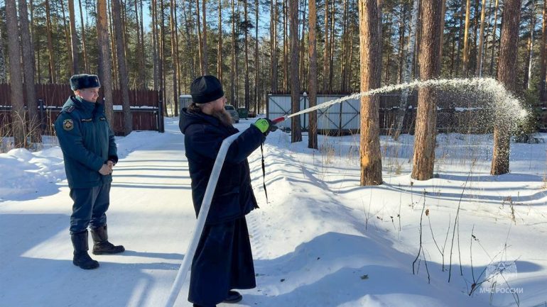 В уральском монастыре Царственных страстотерпцев появилась добровольная пожарная дружина – первая в Русской Православной Церкви