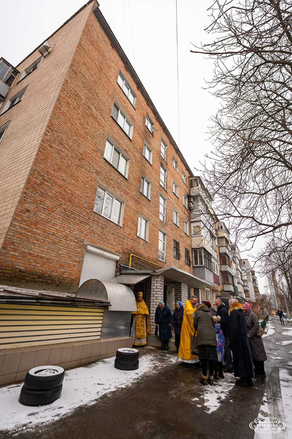 Для гонимой общины Украинской Православной Церкви в Черкассах освятили храм в подвале