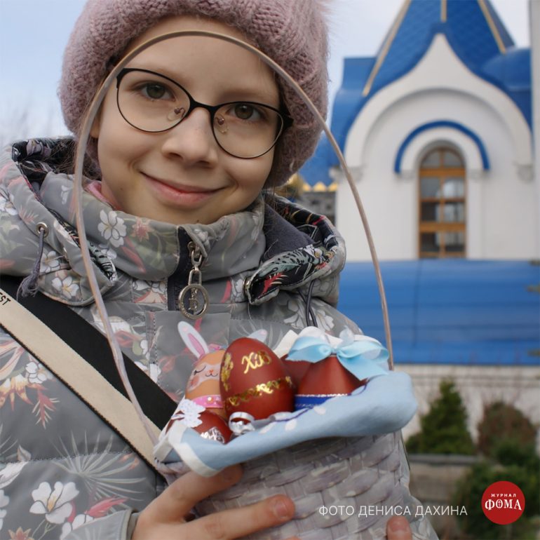 Зачем нужно освящать куличи и яйца?