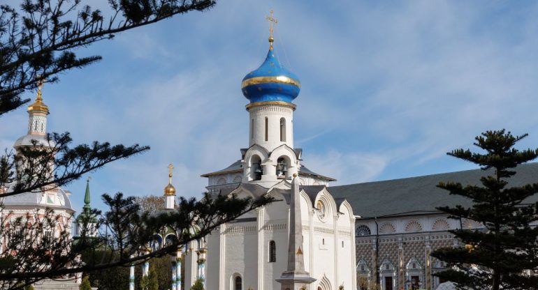 Почему нельзя попасть во все монастыри?
