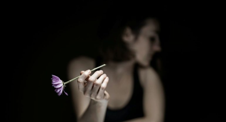 Мне 17. Уходила, потом вернулась в Церковь. Как быть, если считаю себя недостойной?