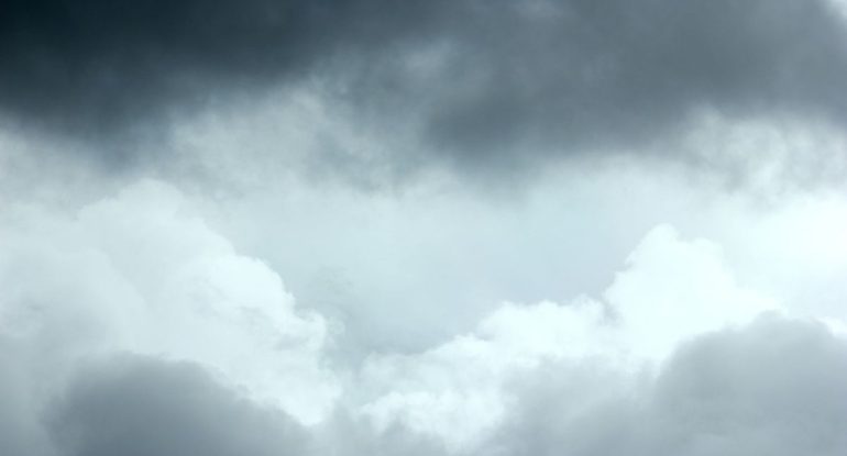 В чем Божья справедливость, если Он не помогает?
