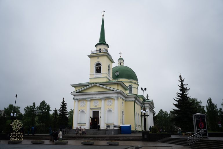 В Омске великим чином освятили Свято-Никольский Казачий собор – самый старинный храм города