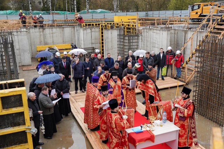 У Пискаревского мемориального кладбища в Петербурге заложили храм Воскресения Христова