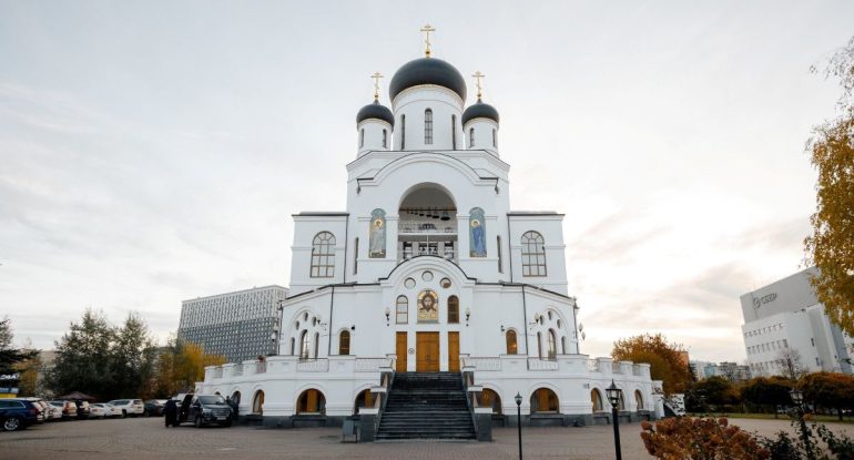 Можно ли войти в храм во время Таинства Крещения?