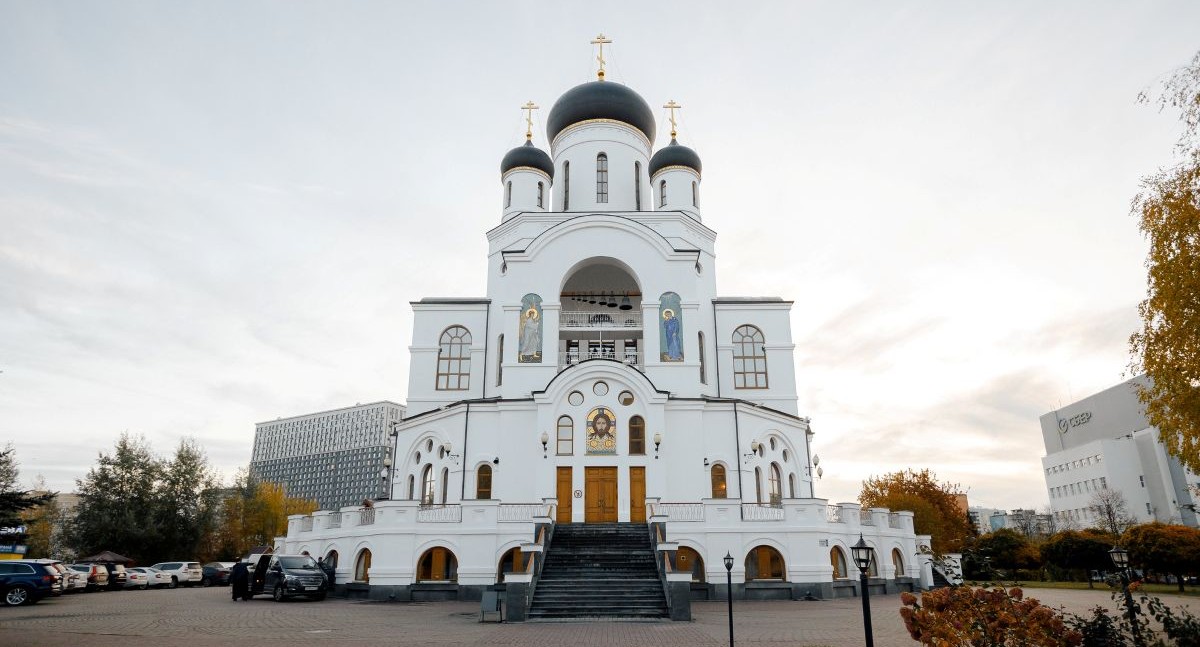 Можно ли войти в храм во время Таинства Крещения?