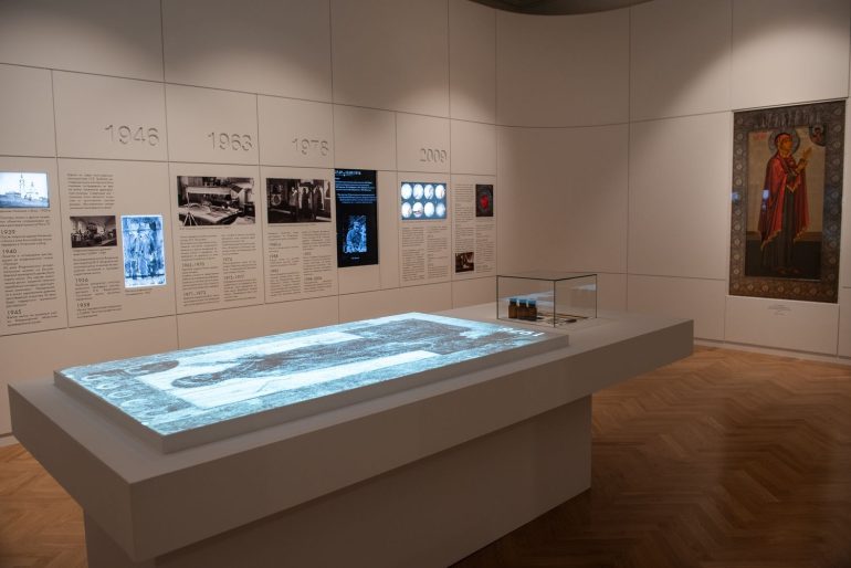 «Фактически, заново обрели»: во Владимире показали Боголюбскую икону Божией Матери, на реставрацию которой ушел почти век