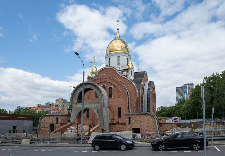 В Раменках завершается строительство уникального храма с духовно-просветительским центром