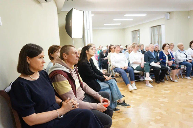Лекция настоятеля храма в Зюзино о Русской Церкви в ХХ веке собрала полный зал слушателей