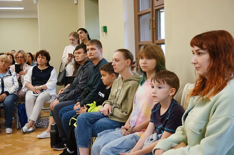 Лекция настоятеля храма в Зюзино о Русской Церкви в ХХ веке собрала полный зал слушателей