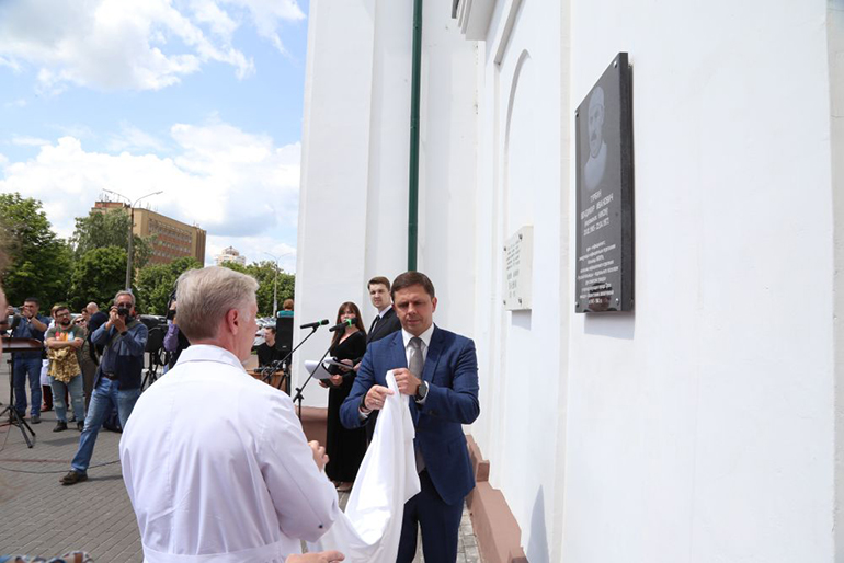 В Орле открыли мемориальную доску врачу и тайному монаху Никону (Турбину)
