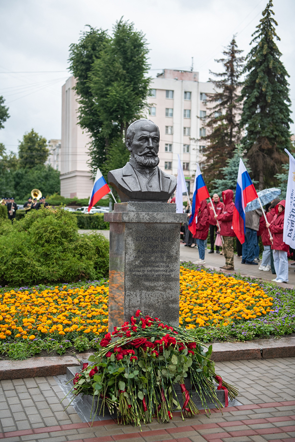 В Орле освятили памятник-бюст Петру Столыпину