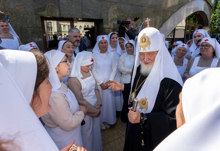 Патриарх Кирилл посетил Калининградскую митрополию, где возглавил богослужения, а также встретился с духовенством, юными спортсменами и сестрами милосердия