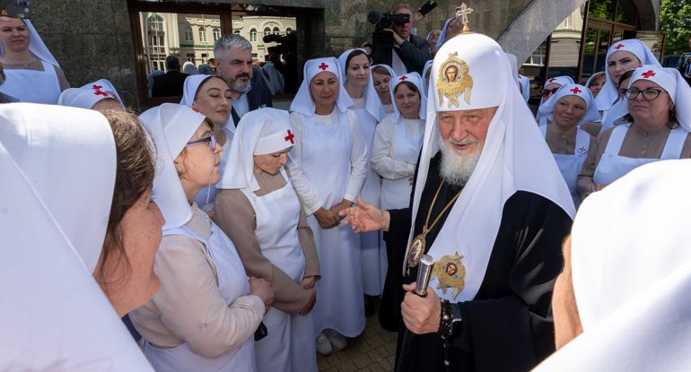Патриарх Кирилл посетил Калининградскую митрополию, где возглавил богослужения, а также встретился с духовенством, юными...