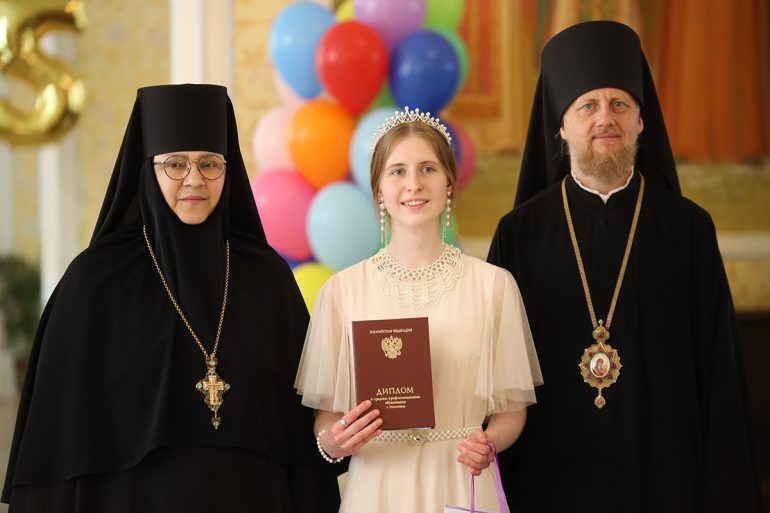 Дипломы и аттестаты об образовании получили выпускники пяти православных учебных заведений Переславской епархии