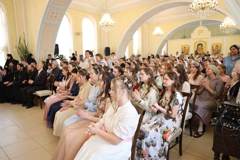 Дипломы и аттестаты об образовании получили выпускники пяти православных учебных заведений Переславской епархии
