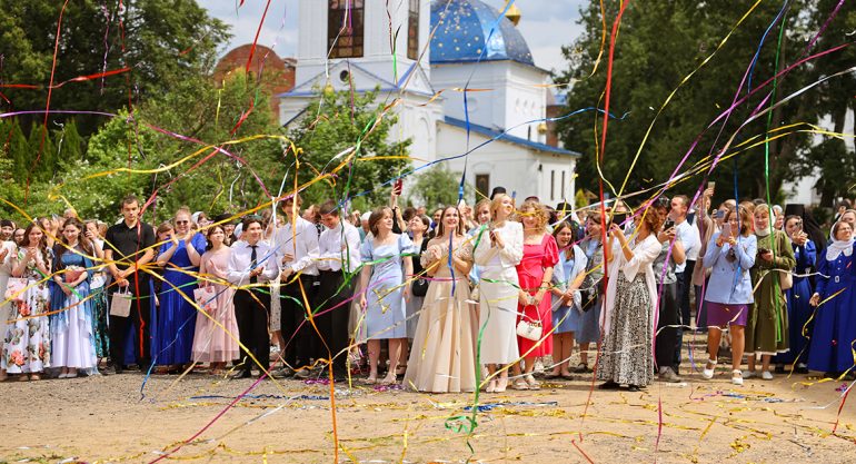 Дипломы и аттестаты об образовании получили выпускники пяти православных учебных заведений Переславской епархии