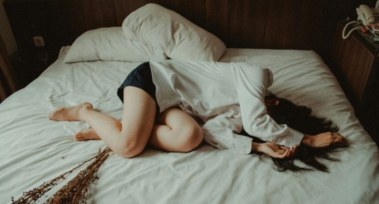 Как быть, если девушка племянника настраивает его и сестру против меня?