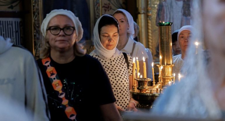 Случайно надела два крестика. Это грех?